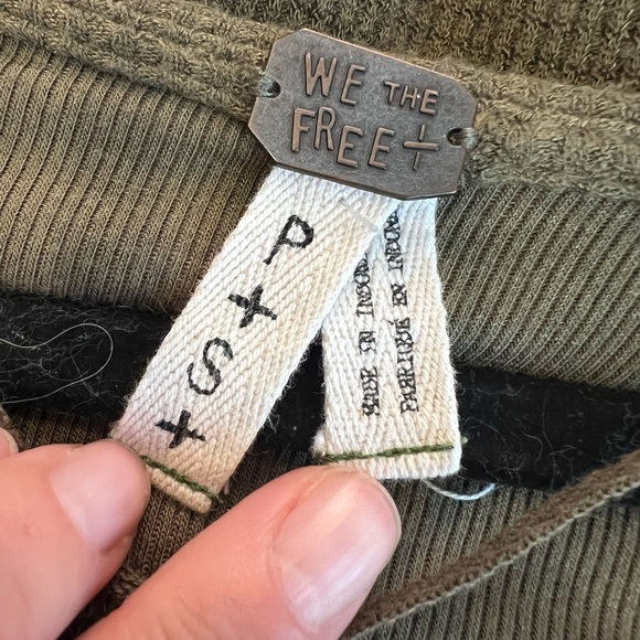 We The Free/Free People Green Fray Sweater Top With Thumb Holes- Small - Picture 7 of 7